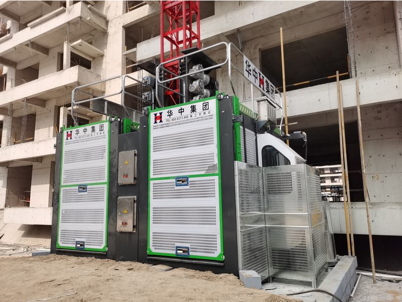 華中起重：高樓建設(shè)常用的施工升降機(jī)你了解多少？